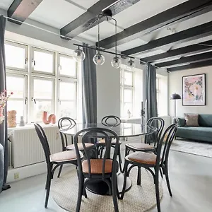 Unique 2 Bedroom Duplex W Exposed Beams In Cph Lejlighed København